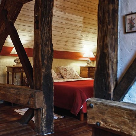 Le Logis 46° / 4° Bed & Breakfast Saint-Sernin-du-Plain Exterior photo