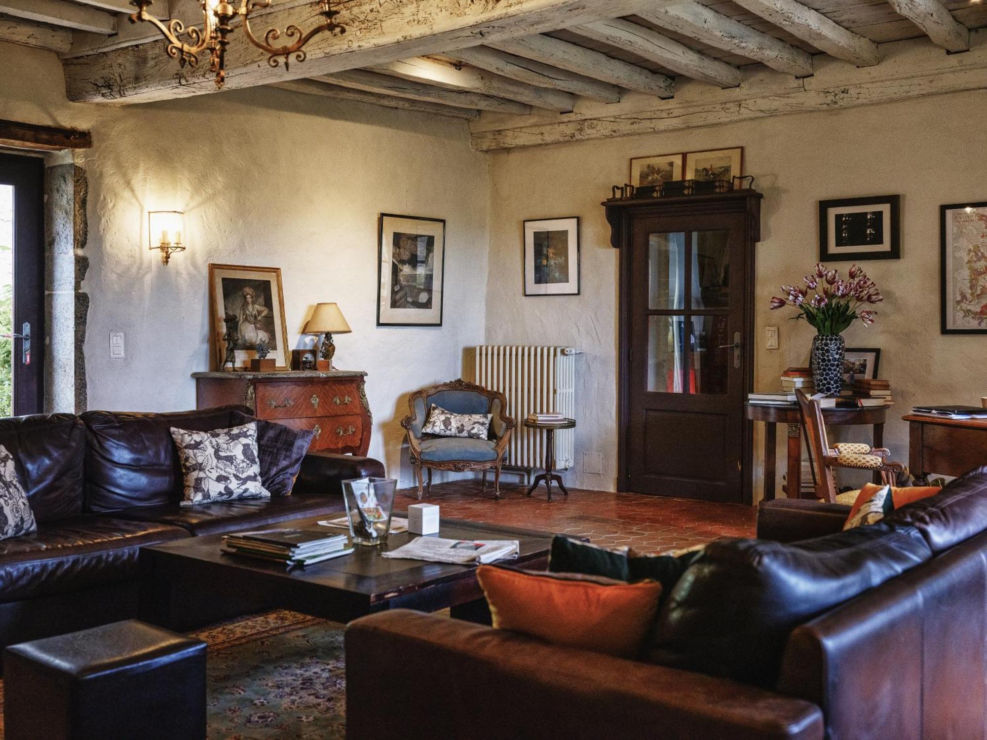 Le Logis 46° / 4° Bed & Breakfast Saint-Sernin-du-Plain Exterior photo