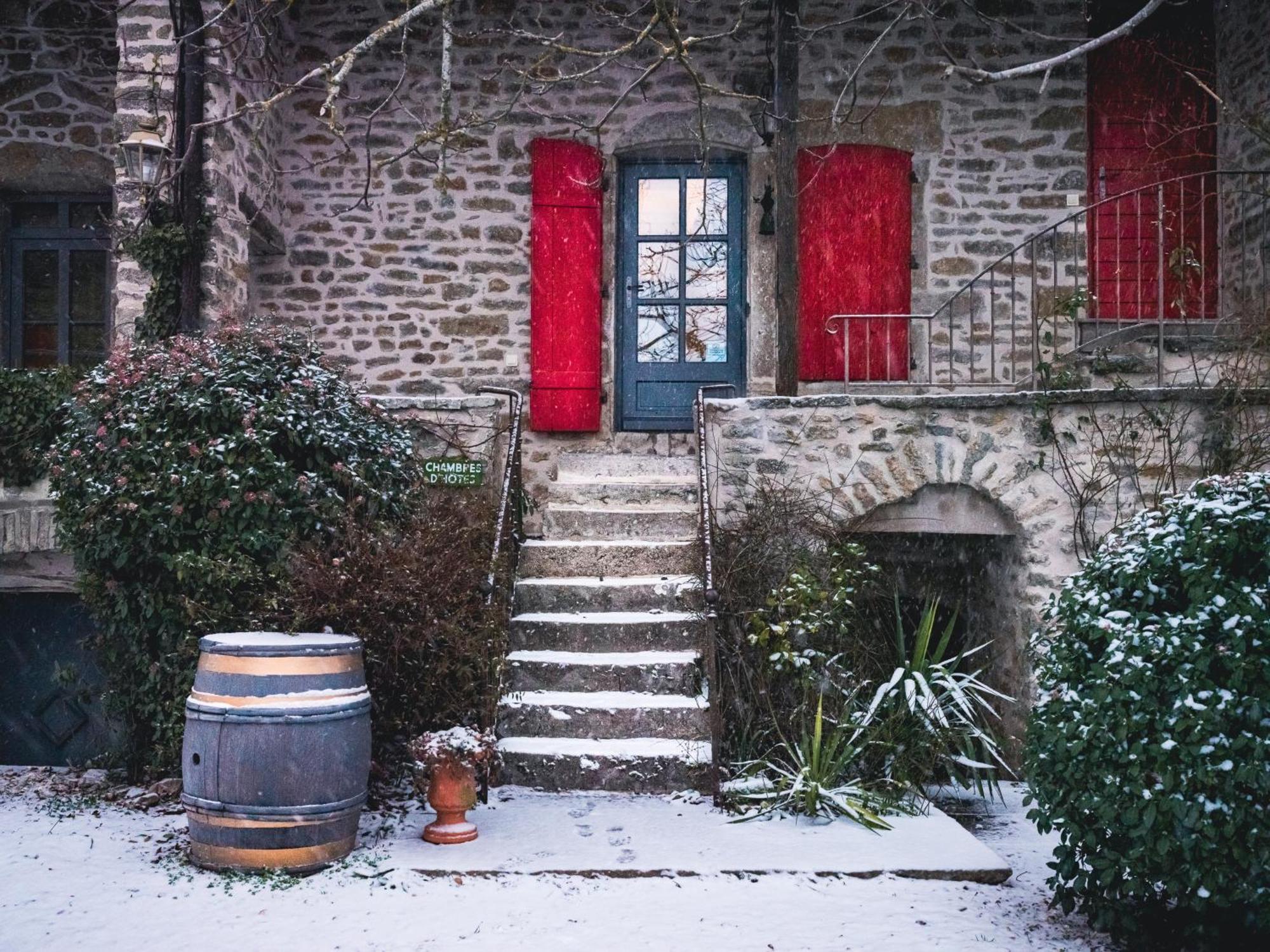 Le Logis 46° / 4° Bed & Breakfast Saint-Sernin-du-Plain Exterior photo
